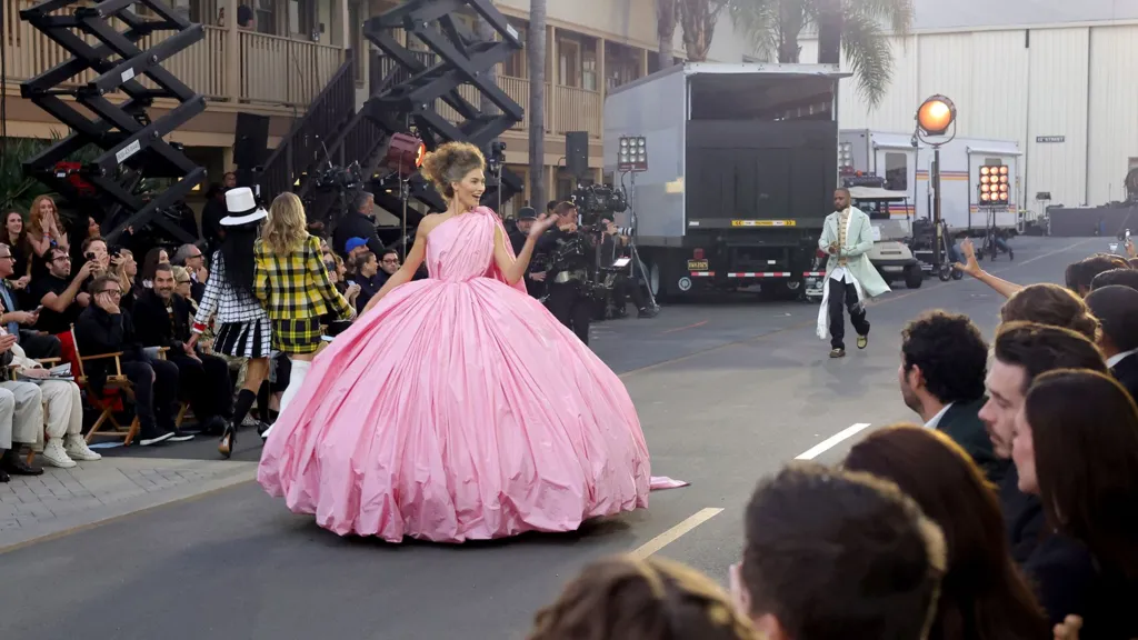 نجوم السينما والموضة يحتفلون بالأسلوب السينمائي في مجلة Vogue العالمية